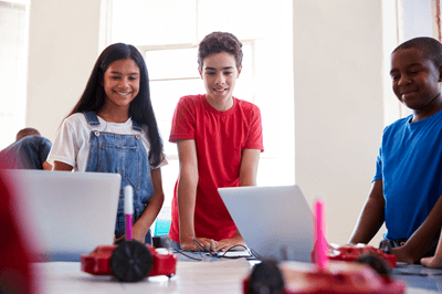 global-refuge-services-kids-looking-at-laptops